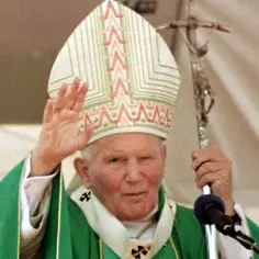Jak się nazywa nakrycie głowy biskupów i co naprawdę symbolizuje?
