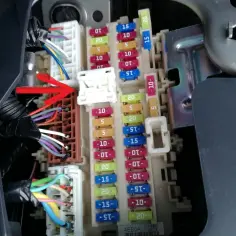 Gdzie są bezpieczniki w nissan qashqai? Oto lokalizacja i porady