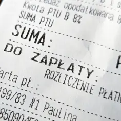 Fragment paragonu z napisem "SUMA: DO ZAPŁATY: PLN", zawierający dane do rozliczenia płatności, o której mowa w art. 109 ust. 3d ustawy.