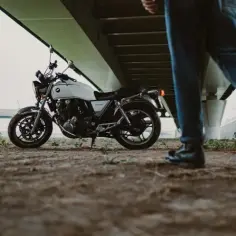 Jakie prawo jazdy na motor 125? Sprawdź wymogi i wyjątki w Polsce