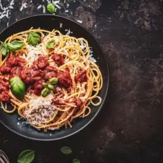 Szybkie i pyszne spaghetti z koncentratu pomidorowego w 15 minut