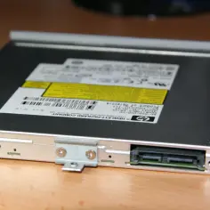 Jak podłączyć napęd DVD do komputera SATA - uniknij problemów z instalacją
