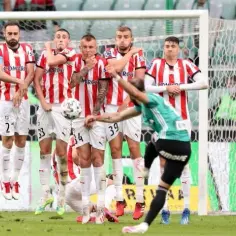 Jak ustawiać mur w piłce nożnej, aby skutecznie bronić bramki
