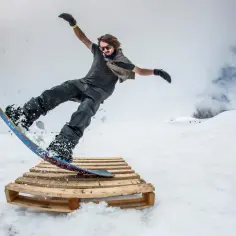 Gdzie kupić snowboard? Najlepsze miejsca na tanie deski snowboardowe