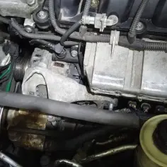 Jak wyciągnąć alternator z Renault Megane bez zbędnych problemów