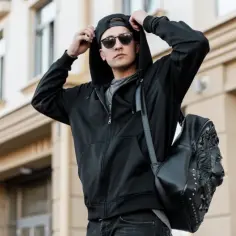 Stylowe bluzy z kapturem dla chłopca w atrakcyjnych cenach