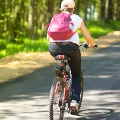 Po miesiącu regularnej jazdy na rowerze, sylwetka staje się smuklejsza, a energia wzrasta.