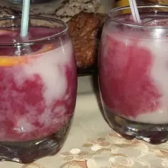 Najlepsze przepisy na drink z sokiem porzeczkowym, które zaskoczą smakiem