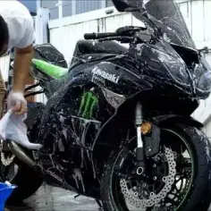 Czy można myć motocykl na myjni? Oto, co musisz wiedzieć