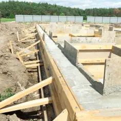 Jaki fundament pod dom szkieletowy? Sprawdź, co wybrać, aby zaoszczędzić