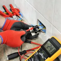 Ile kosztuje elektryka w domu 100m2? Sprawdź, co wpływa na cenę