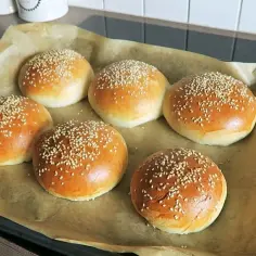 Co zrobić z bułki do hamburgerów? Proste przepisy na pyszne bułki