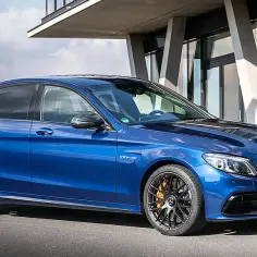 Mercedes C klasa W205 – specyfikacje, problemy i porównania z konkurencją
