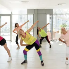 Trening fitness co to - poznaj jego korzyści i różne formy ćwiczeń