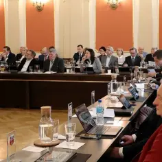 Ile zarabia radny osiedla? Zaskakujące różnice w wynagrodzeniach