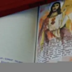 Otwarta księga z ilustracją Jezusa i tekstem modlitwy do świętego Antoniego.