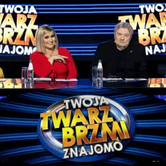 Czterech jurorów programu "Twoja twarz brzmi znajomo" siedzi przy stole.