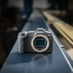 Aparat Canon EOS R8 bez obiektywu, gotowy do uchwycenia Twoich najlepszych ujęć. Sprawdź atrakcyjną canon r8 cena!