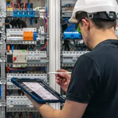 Prefabrykacja rozdzielnic elektrycznych - gwarancja bezpiecznej i efektywnej instalacji