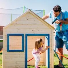 Jak zbudować domek dla dzieci do ogrodu DIY: instrukcja krok po kroku