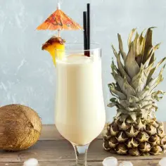 Pyszny drink z mlekiem kokosowym i wódką, który musisz spróbować