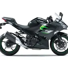 Czarny Kawasaki Ninja 400 z zielonymi akcentami. Poznaj jego dane techniczne i poczuj moc!