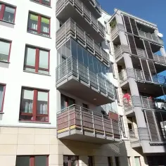 Ile kosztuje osiatkowanie balkonu? Sprawdź ceny i ukryte koszty