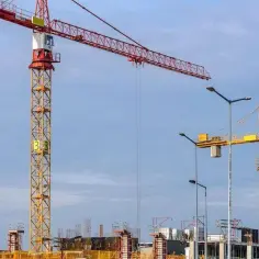 Ile zarabia właściciel firmy budowlanej? Szokujące fakty i czynniki wpływające na dochody