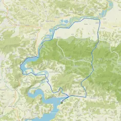 Mapa z zaznaczonymi trasami rowerowymi wokół Jeziora Rożnowskiego.