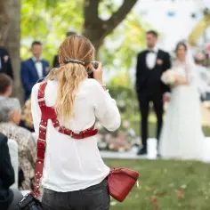 Ile bierze fotograf za wesele? Sprawdź ceny i uniknij rozczarowania