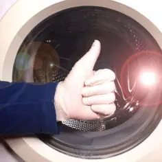 Jak czyścić pralkę z nieprzyjemnego zapachu - skuteczne metody i porady