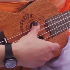 Jak grać na ukulele z długimi paznokciami i cieszyć się muzyką bez przeszkód