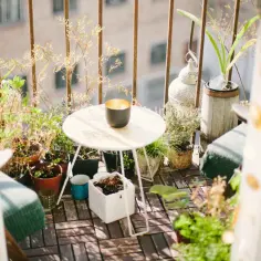 Jak udekorować mały balkon - praktyczne pomysły na stylowe aranżacje