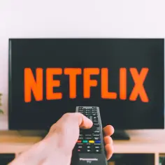 Jak uczyć się angielskiego z filmów - skuteczne metody i porady
