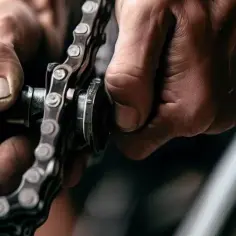 Jak naciągnąć łańcuch w rowerze z przerzutkami w piaście bez błędów