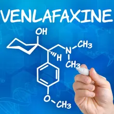 Rysunek chemiczny wenlafaksyny, leku często przepisywanego w dawce 150 mg, na niebieskim tle z wzorami chemicznymi.