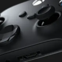 Czarne przyciski i analogi na kontrolerze, który może być najnowszy Xbox.