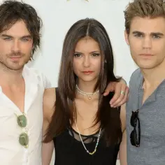 Paul Wesley z kolegami z planu "Pamiętników wampirów" na festiwalu w Monte Carlo.