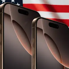 Dwa złote iPhone'y na tle flagi USA. Zastanawiasz się, ile kosztuje iPhone w USA?
