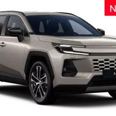 Nowy Toyota RAV4 2025 w kolorze jasnego beżu, z nowoczesnym grillem i ostrymi światłami LED.
