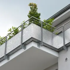 Jak zabudować dół balkonu: skuteczne metody i materiały na każdą kieszeń
