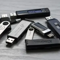 Jak ściągnąć piosenki na pendrive i uniknąć problemów z prawami autorskimi
