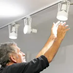Combien de lumière par disjoncteur 10A : évitez les erreurs courantes