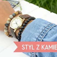 Bransoletka z drobnych kamieni naturalnych, dodająca stylu.