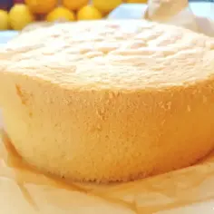 Puszysty biszkopt z 4 jaj z mąką ziemniaczaną, idealny na tort.