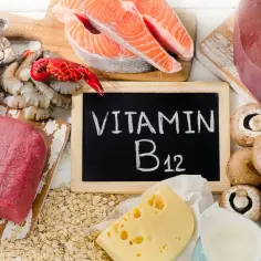 Wapń, ryby, mięso, ostrygi, krewetki, grzyby, ser i płatki owsiane – te produkty pomagają dostarczyć witaminę B12.