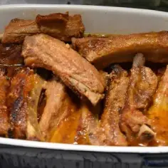 Ile gotować żeberka w zupie, aby były idealnie miękkie i aromatyczne