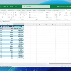 Arkusz kalkulacyjny Excel pokazuje, jak obliczyć cenę brutto z netto, dodając VAT. W kolumnie D widoczna jest formuła.