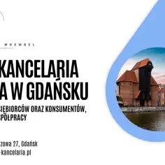 Widok na Żuraw w Gdańsku i budynki nad Motławą. Logo kancelarii prawnej TKW.