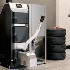 Nowoczesny piec na pellet z podajnikiem i filtrem. Zastanawiasz się, ile kosztuje bufor do pieca na pellet?